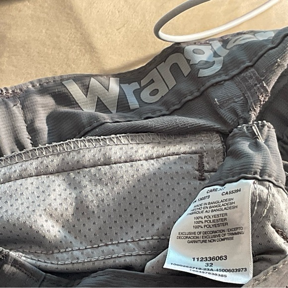 Wrangler Men's 32” Charcoal Tech Cargo Shorts - Picture 2 of 3